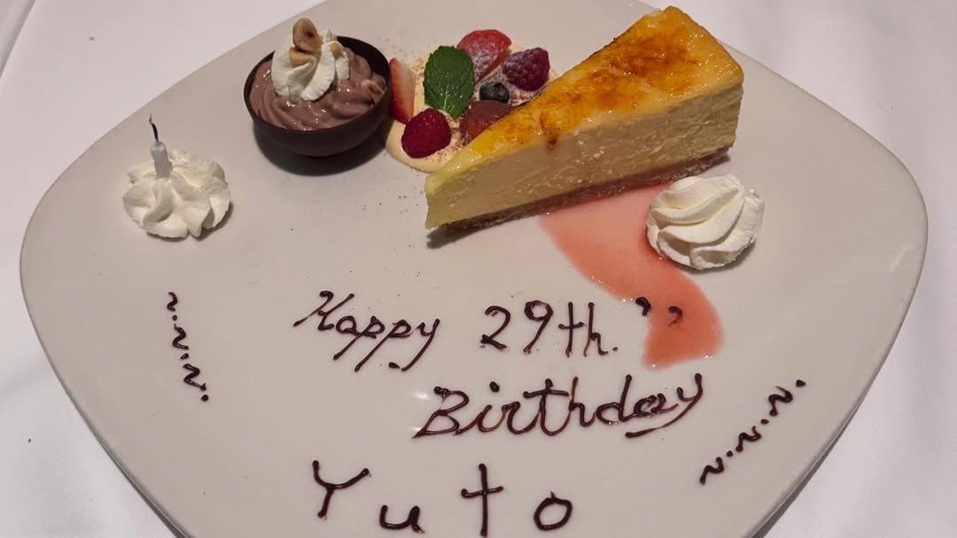 29歳の誕生日を家族と祝福…元プロ野球選手が見せた笑顔のケーキショット