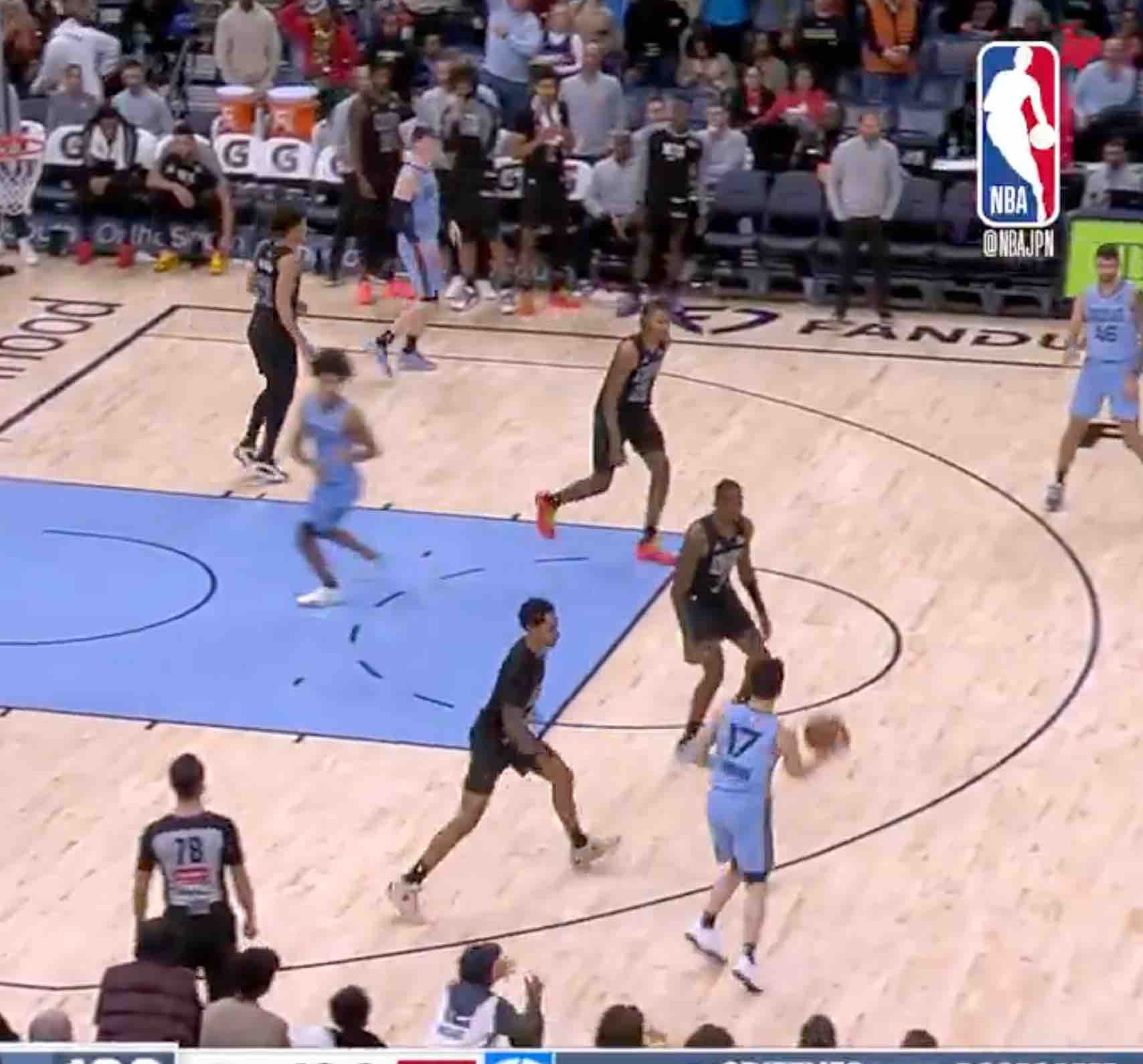 河村勇輝、試合時間残り1分11秒で出場　見事なノールックでのアシストを記録