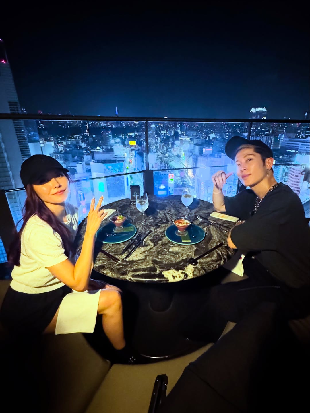 ギタリスト・MIYAVIが妻melody.と「１００年ぶりのデート」投稿でファン大絶賛