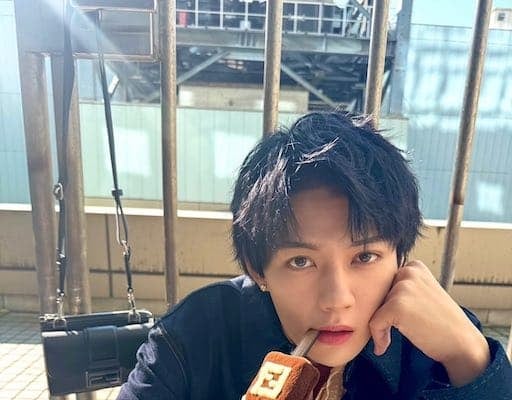 「かっこよすぎるよ」「時止まった」M!LK・佐野勇斗 チャームを咥えたオフショット公開