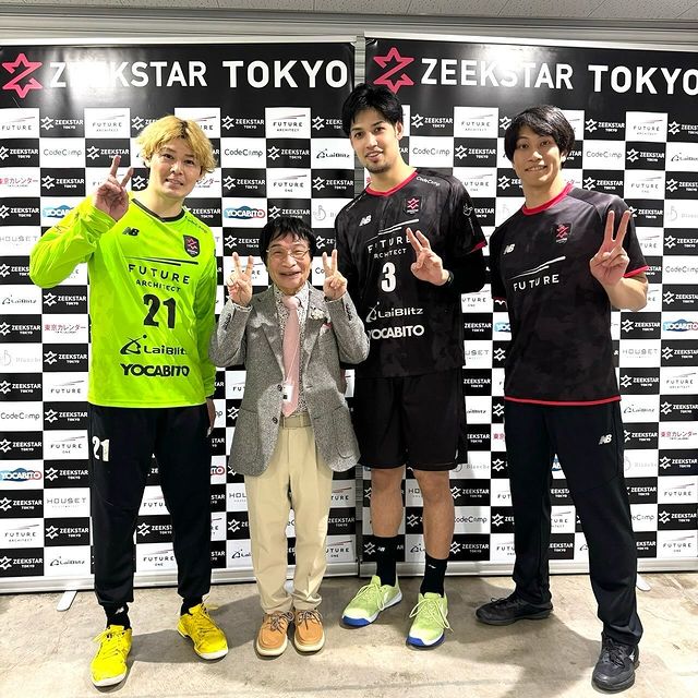 「身長差すごっ！」教育評論家・尾木ママ、初めてのハンドボール観戦！選手との写真に驚きの声