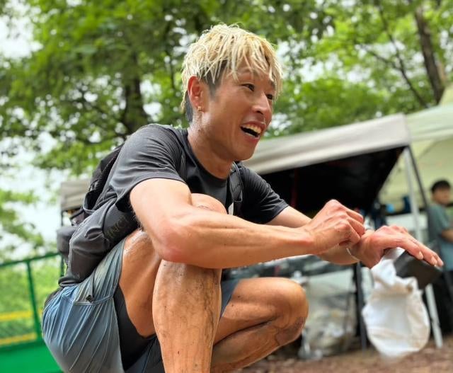 奈良・生駒の夜景に想い馳せて——白川ゆうと、ランニングギアへのこだわり公開