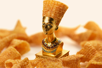 田中達也の新作「とんがった王妃」が話題沸騰！遊び心満載のミニチュアアート