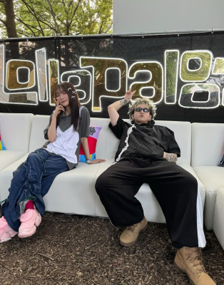 「悶絶」「きゃわ~~~」世界的人気音楽ユニットのボーカルが自撮りショットを披露