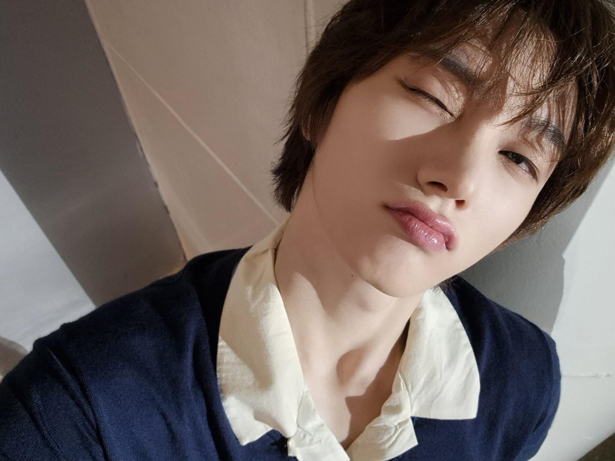 「不器用なウィンク可愛すぎ…」あの大人気韓国アイドルのセルフショットにファン達悶絶！