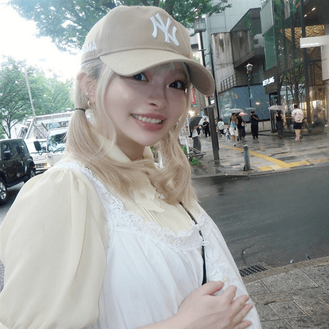 きゃりーぱみゅぱみゅ、路上で「FRUiTSモード」をオン！益若つばさとのショットも