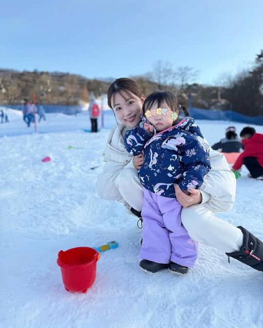 元フジ・本田朋子、家族で軽井沢へ！娘ハグするゲレンデショットにファンほっこり