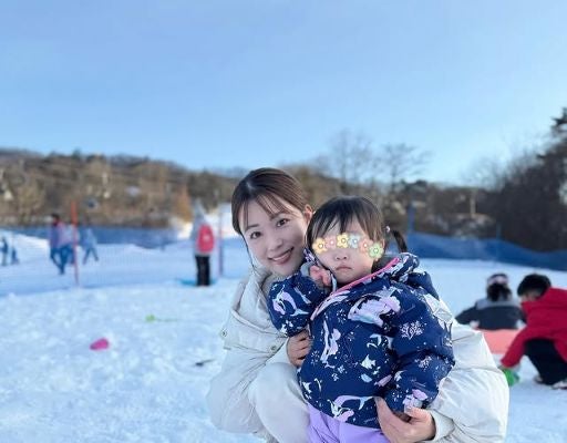 元フジ・本田朋子、家族で軽井沢へ！娘ハグするゲレンデショットにファンほっこり
