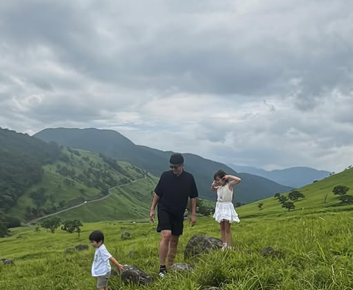 癒しの風景と家族の笑顔！栗山雅史、阿蘇・大分での家族旅行でパワーチャージ