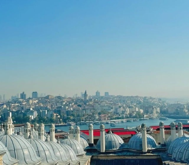 鈴木亮平がイスタンブールのスレイマニエ・モスクへ！