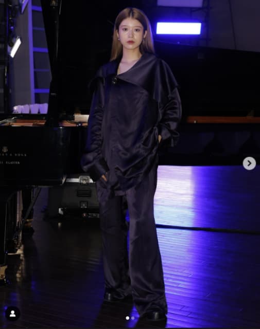 馬場ふみか、全身ブラックコーデが最高にCOOL！