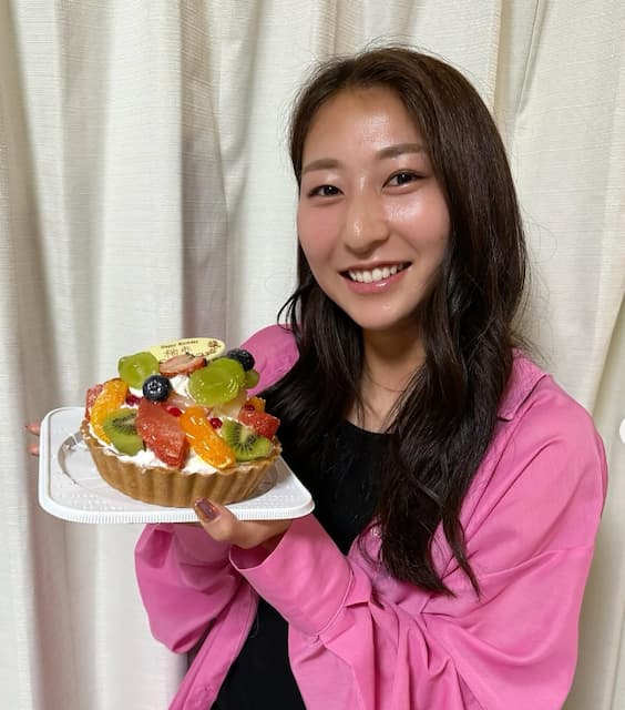 なでしこジャパン塩越柚歩　誕生日ケーキとオフショット