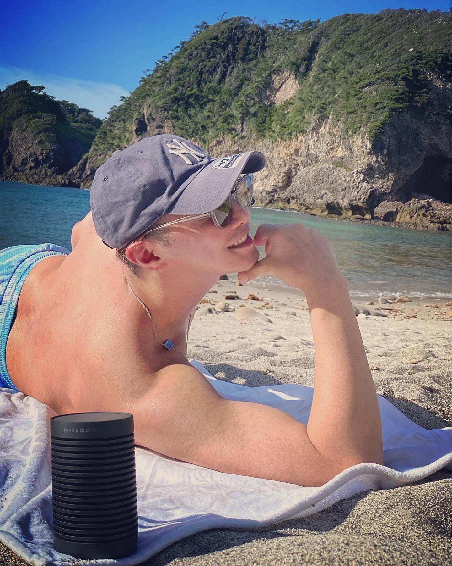 🌈成宮寛貴として活動していた元俳優の平宮博重さんが伊豆諸島のビーチでセクシーショット披露