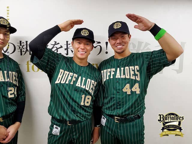 「奇跡の幼馴染み✨」⚾️オリックスの「今日のヒーロー」写真が話題に😍
