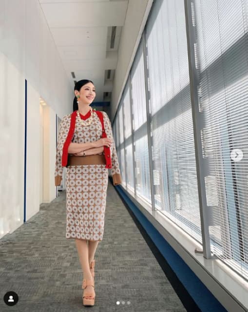 「あきの装いですね」アンミカ、レトロな衣装を着こなすショットが話題に！