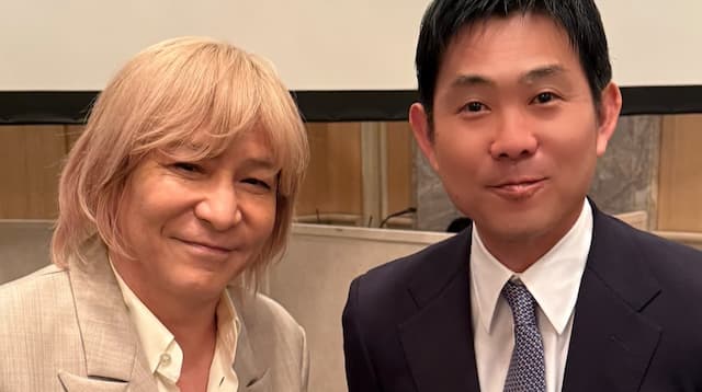小室哲哉、森保監督と笑顔のツーショット！“音楽×サッカー”な豪華交流が話題に