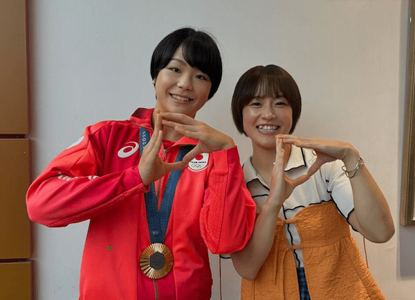 リオ五輪金メダリスト登坂絵莉　137連勝中の最強20歳と共演
