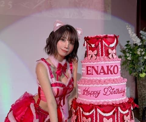 人気レイヤー えなこがバースデーイベントを開催！激カワコスでファンの前に登場