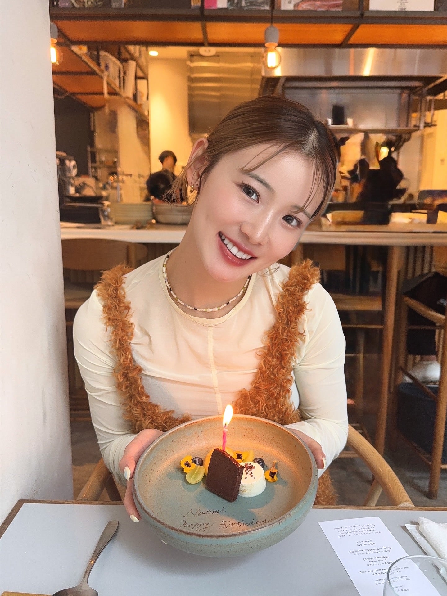 美女フットサラー・松本直美、“少し早めのお祝い”で笑顔満開！水着ショットも公開