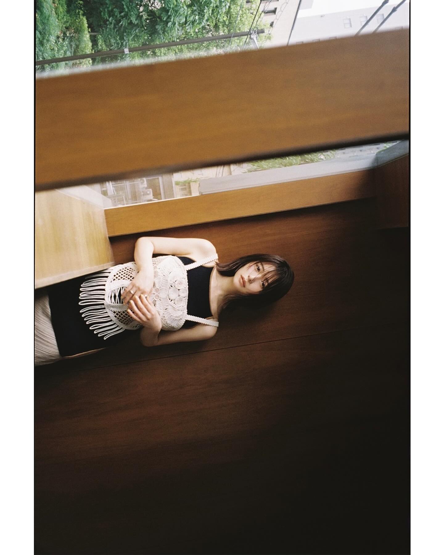 「魅力的すぎる」人気女優の“肩出しワンピースショット”に絶賛の嵐