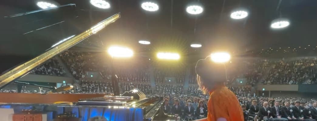 ハラミちゃん、大学の入学式にサプライズ演奏！大盛り上がりしている会場の様子を公開！