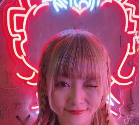 「幻想的で神がかってる」なつぽいが谷間チラ見せ衣装で撮影報告！