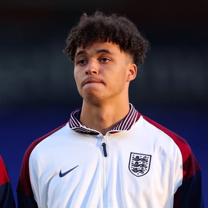 マンCの20歳DFアレインがワトフォードへ期限付き移籍へ　契約延長後に正式合流