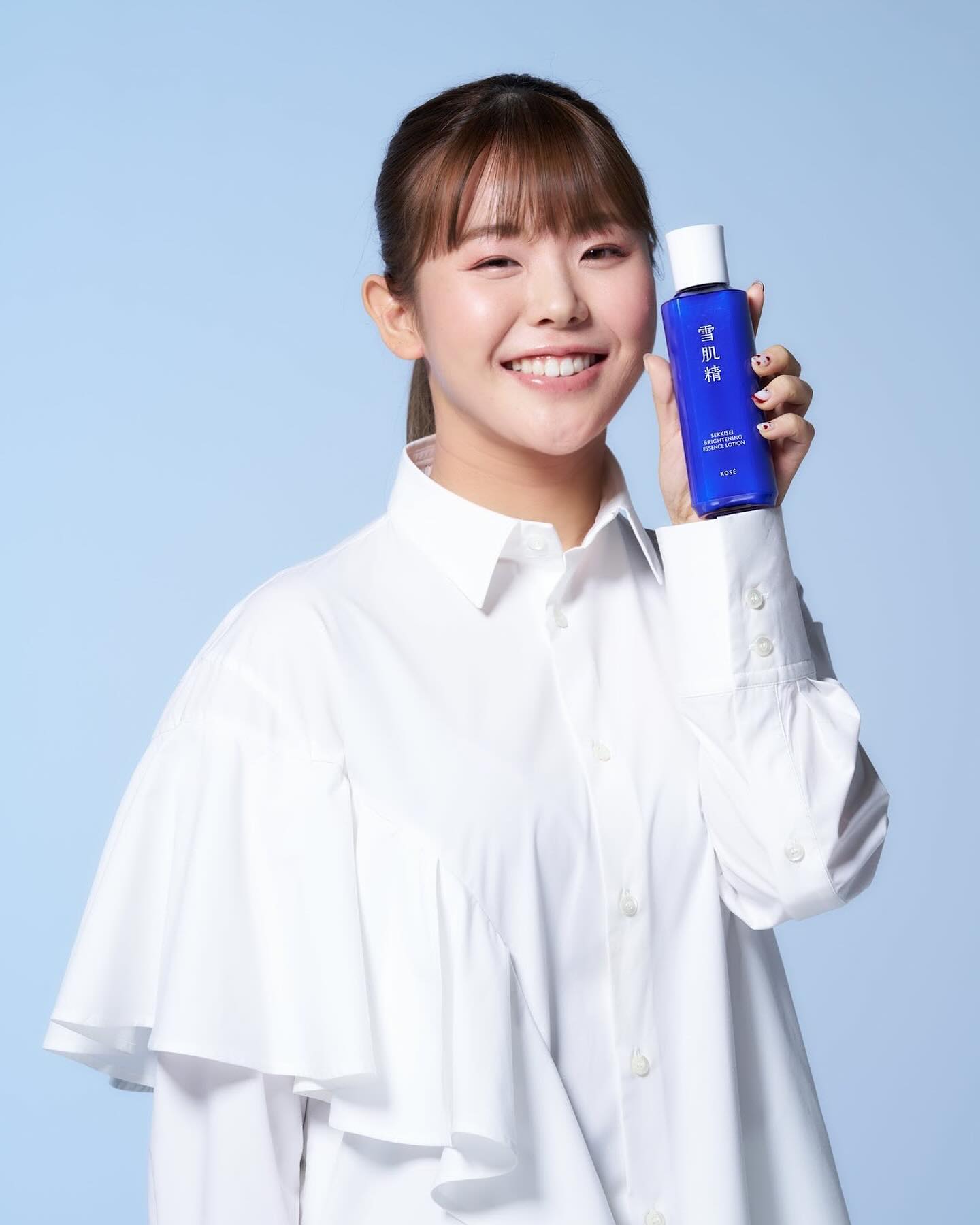 女子プロ・吉田優利が新宿に！？雪肌精の広告に起用！