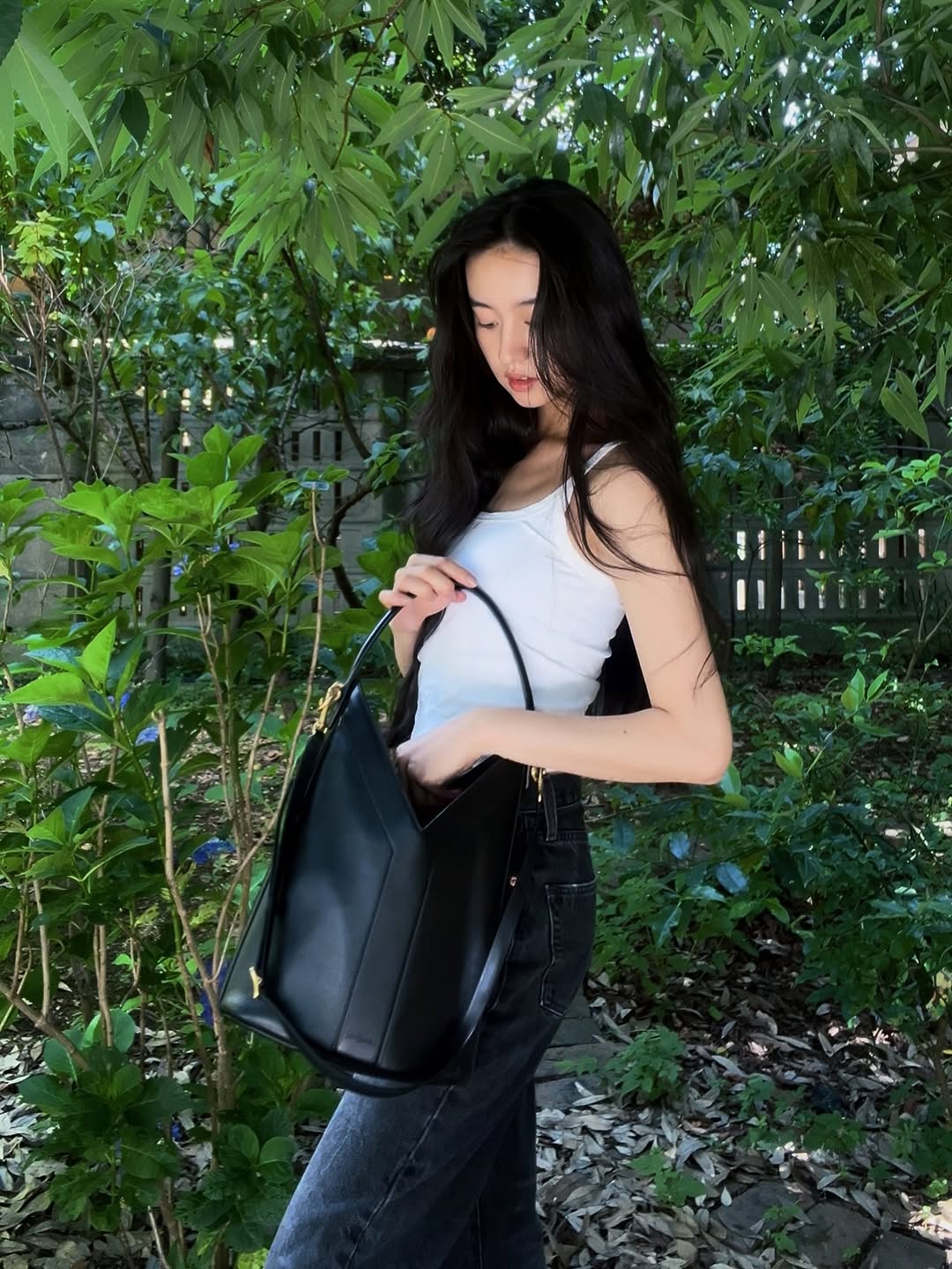 夏の女神降臨！Kokiが涼しげなスタイルでハイブランドバッグを着こなすクールなショットを公開