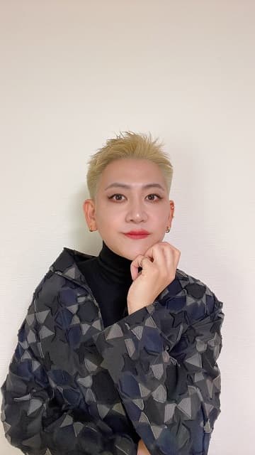 「凄すぎるわ」お笑い芸人の”七変化メイク”写真にファン騒然！