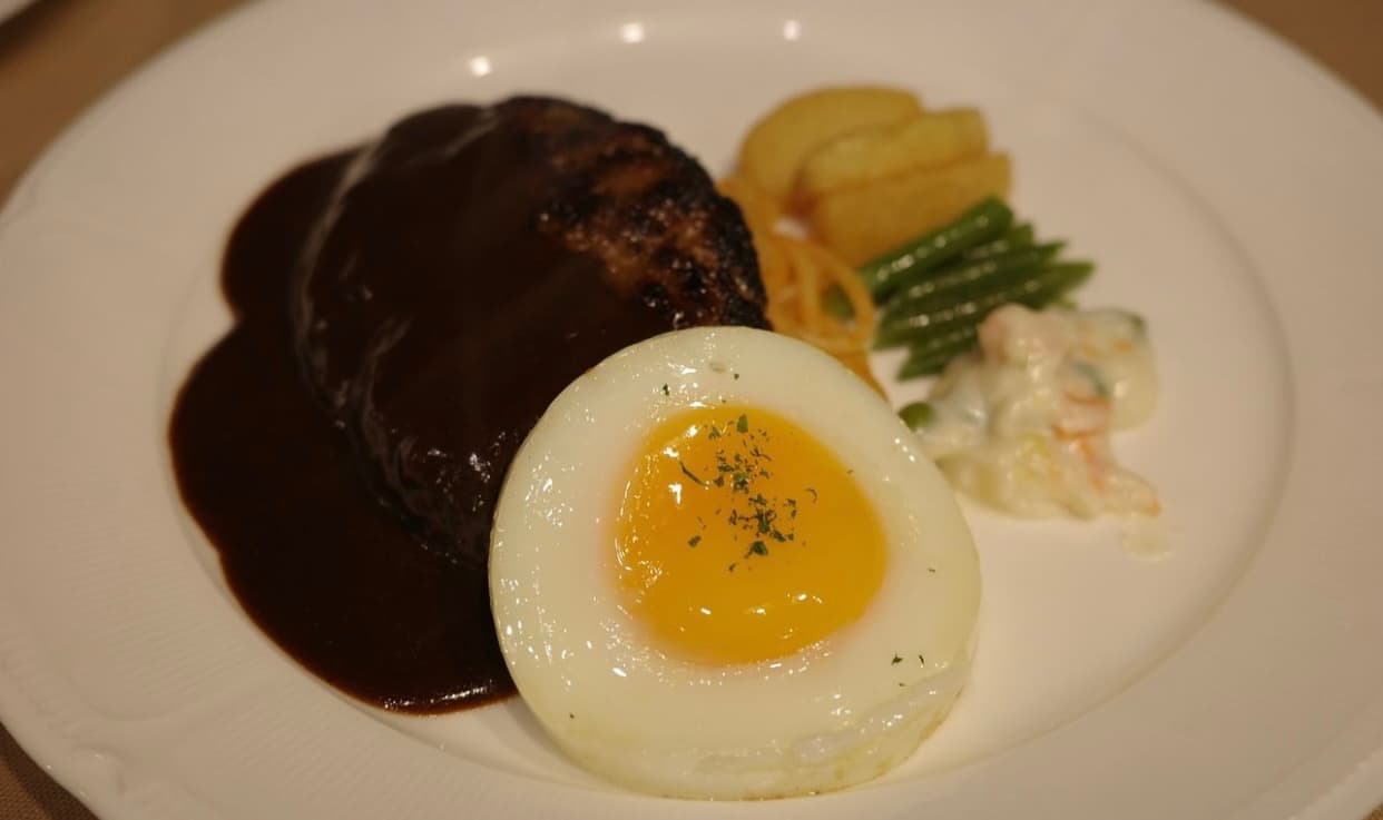 吉田知那美 小さい頃のエピソード秘話と共に、『吉田家思い出の洋食店』を公開！