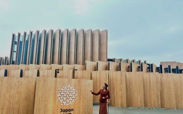 藤原紀香、日本館を世界に発信！美しき木の建築とともに