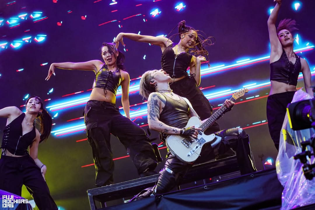 ギタリスト・MIYAVIが久しぶりに“フジロック”参加！ステージでの圧倒的なパフォーマンスを披露！