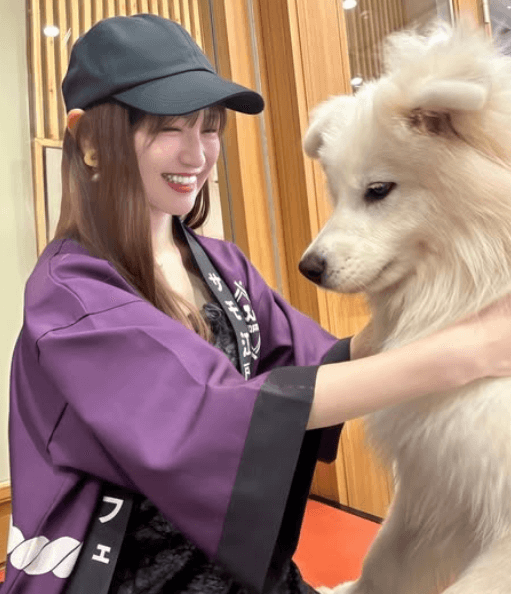 人気モデル、INサモエドカフェ！”激モフ・ワールド”にファンヒーリング状態「可愛い法被」