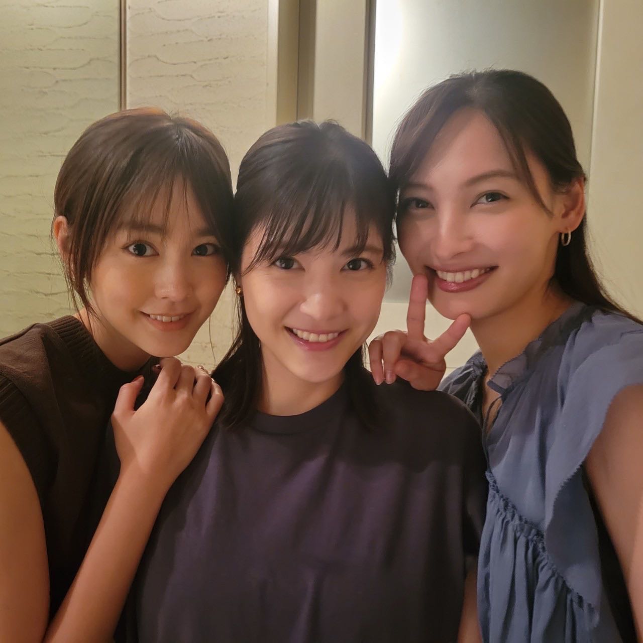 長谷部誠の妻・佐藤ありさ 桐谷美玲＆大政絢と３ショット披露 「目の保養」と話題
