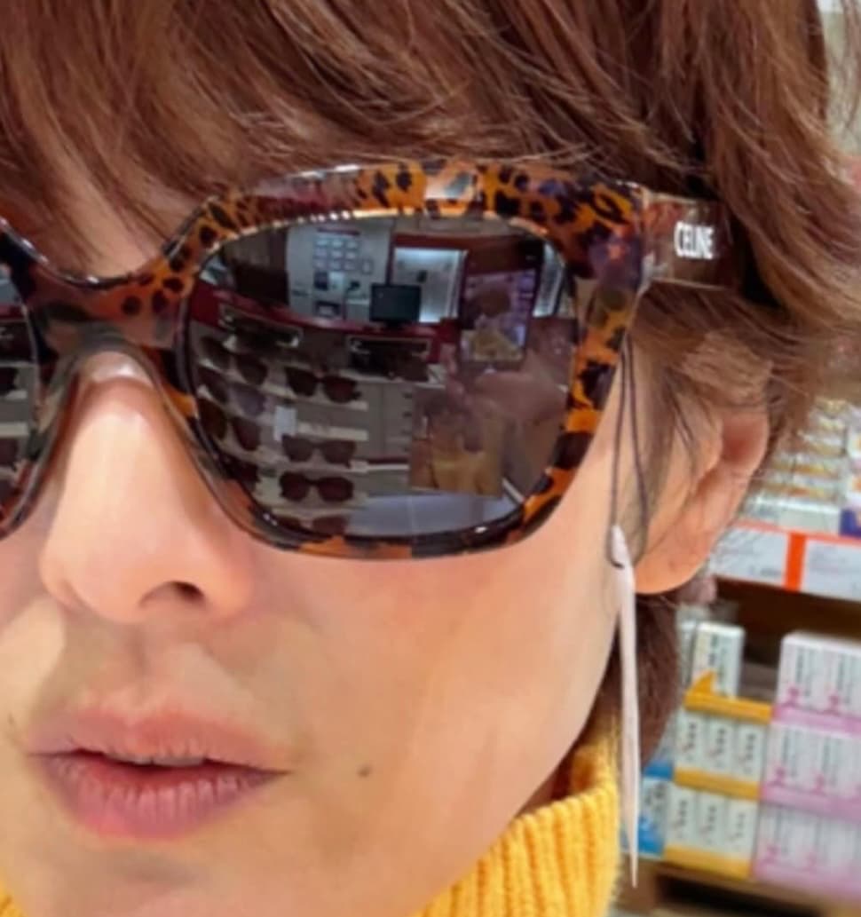 吉瀬美智子、サングラスのアップショットがまるで