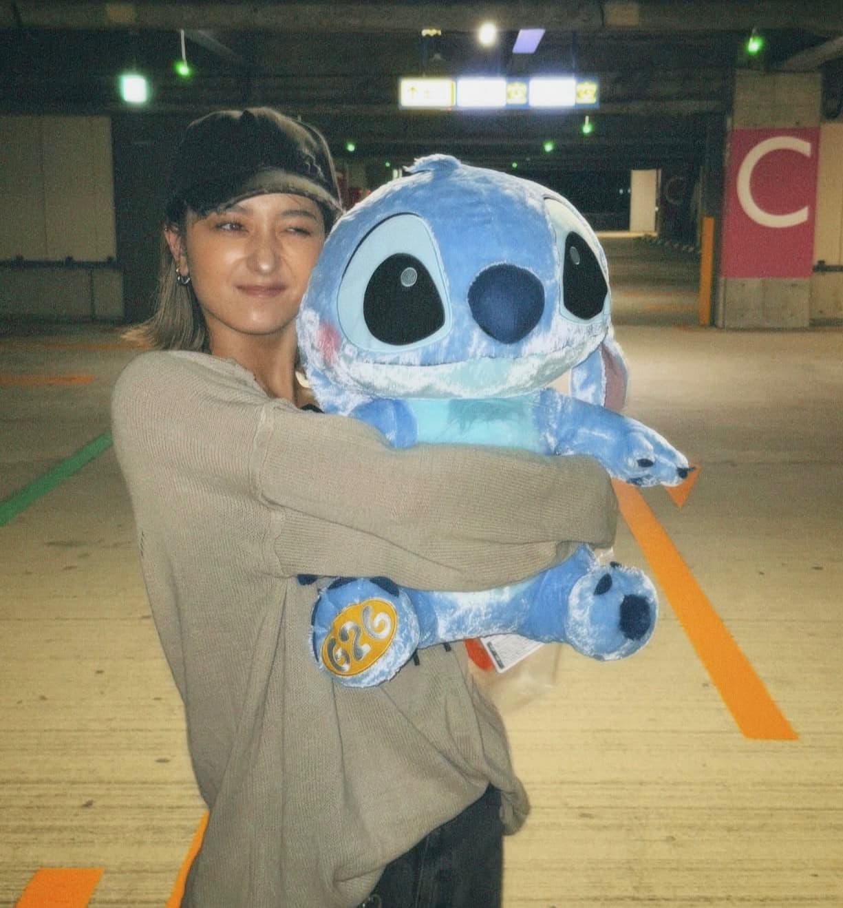 みちょぱ(池田美優)、特大"〇〇"との仲良し2ショットに反響！「めっちゃ可愛すぎる！」