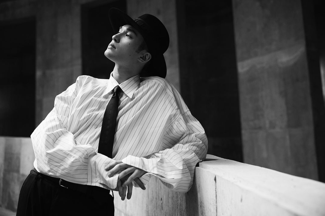 SixTONES・ジェシーがタイムスリップしたかのような投稿に「モノクロもかっこいい」