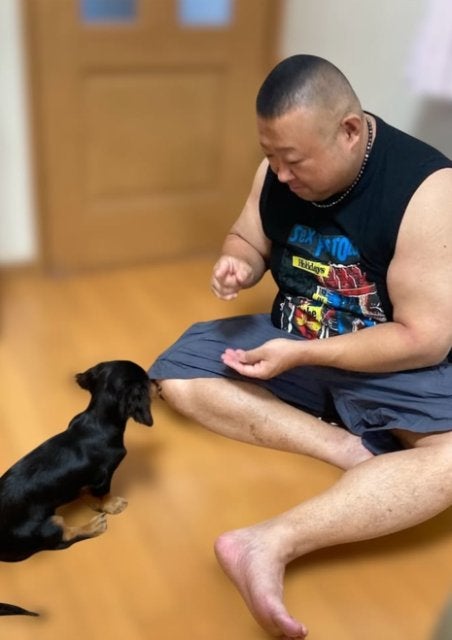 脇知弘、生後5ヶ月の子犬と初対面「お利口さんです」とデレ顔披露