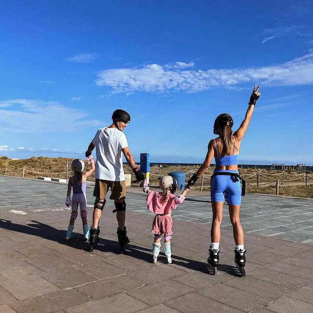 「美しい家族😍❤️」バルセロナFWレヴァンドフスキが家族とのオフショットを投稿❗️