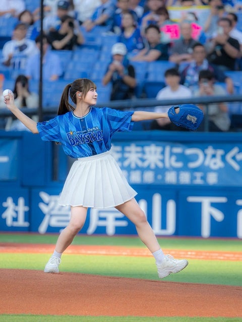 イコラブのベイ党・瀧脇笙古、”夢叶えた”セレモニアルピッチの写真を公開！