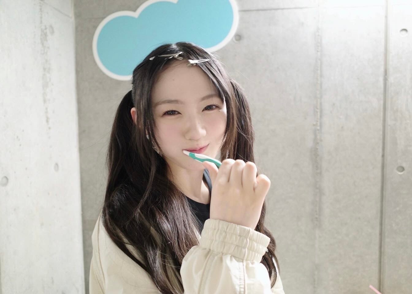 “天然可愛い”川崎桜、歯磨き姿で魅せた愛され笑顔が話題に