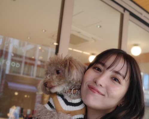 「やっとプライベート投稿できたぜ」石川恋、“もふもふたち”とのオフを満喫！