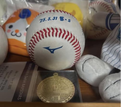 ベイスターズ・石田祐太郎がプロ初ヒットを報告し記念球も披露！