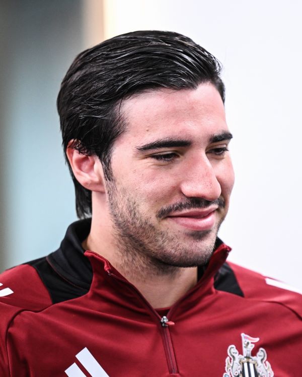 8月末には復帰予定か… 練習場に姿を見せたトナーリにサポーター歓喜