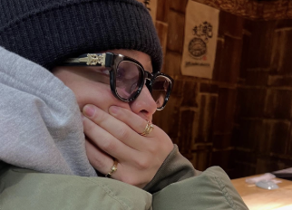 「築地にハマりそう！」優里、朝寿司のオフショット公開