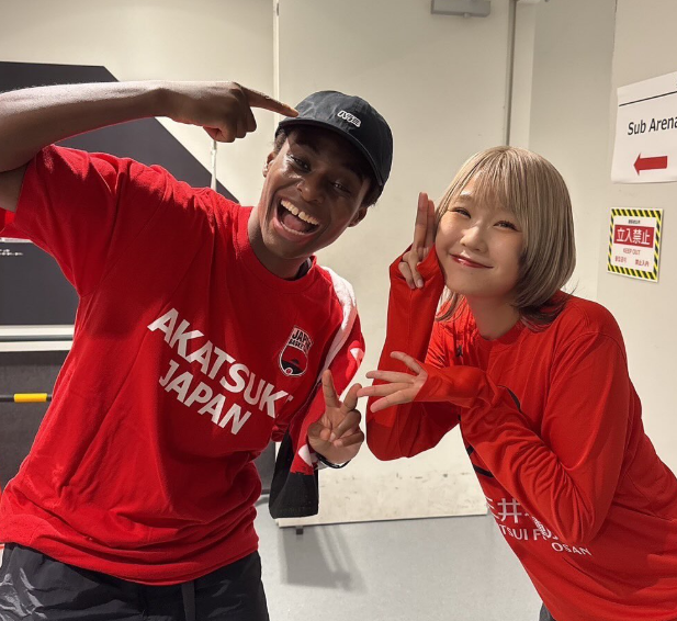 「ハラミ帽うれしすぎ」ピアニスト・ハラミちゃん、女子バスケ日本代表・エブリン選手と歓喜の2ショット！