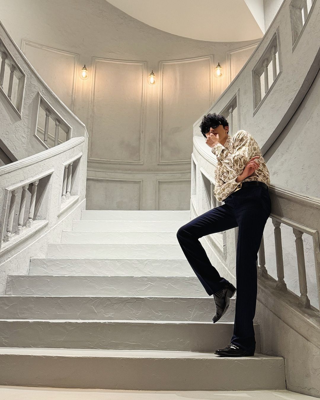 まるで七変化！SixTONES・ジェシーのオフショットに「脚って何メートルあるの？」