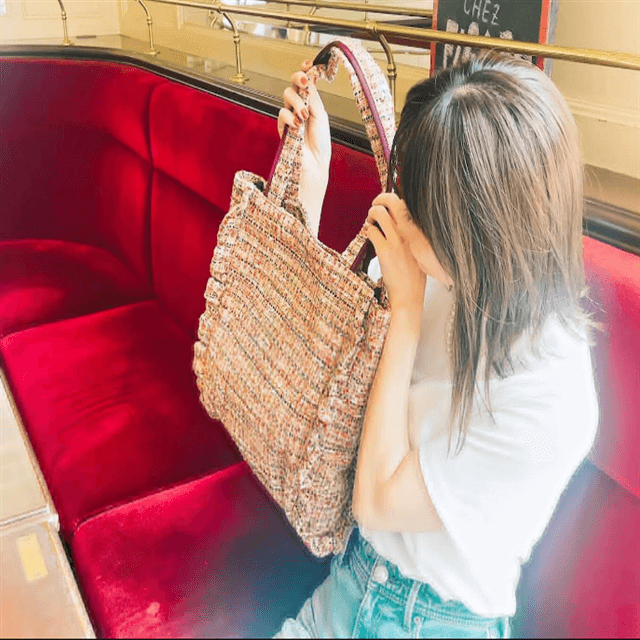 倉科カナ、ポーチを取り出し100万ドルのスマイル！ムービーにファン「いつも可愛い笑顔」と惚れ惚れ