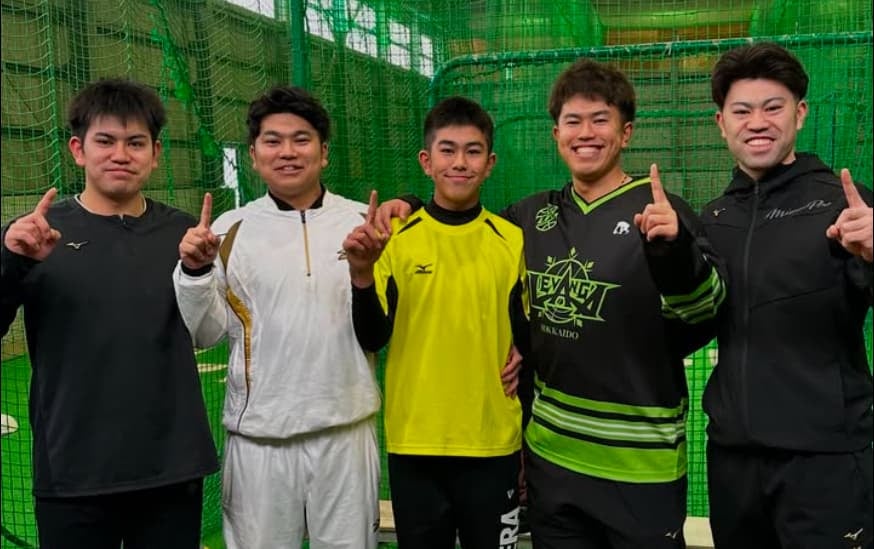 「どれが今川くんだ？」日本ハム・今川優馬　兄弟自主トレの様子を公開！！